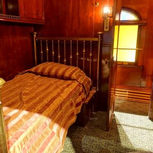 This Express transformed rail travel into a refined experience, with private sleeping compartments that combined comfort, craftsmanship, and timeless elegance. Image source: Wikimedia commons open access.